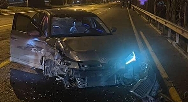 Otomobil bariyerlere çarptı!