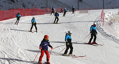 Palandöken'de kayak yapılmaya başlandı