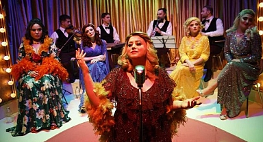 ‘Sonbahara Son Güller’ oyunu Erzurum’da