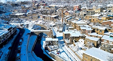Tarihi yapılar karla kaplandı