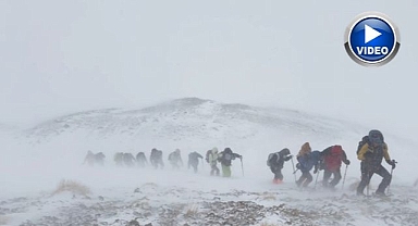 Tipi ve fırtına dağcılara geçit vermedi! 