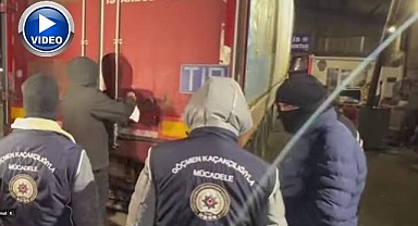 Tır dorsesinde göçmenleri kaçırırken yakalandı!