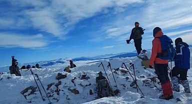 Türkiye'nin en yüksek zirvesi dikkat çekiyor