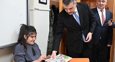 Vali sözünü tuttu, özel öğrencilerle buluştu