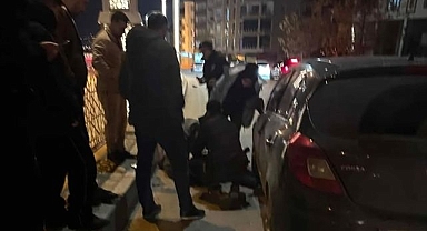 Yolun karşısına geçmek isterken canından oldu!