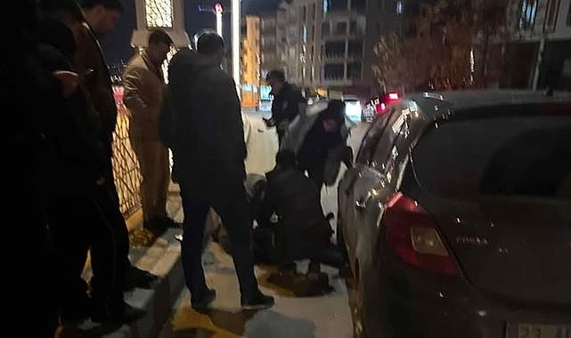 Yolun karşısına geçmek isterken canından oldu!