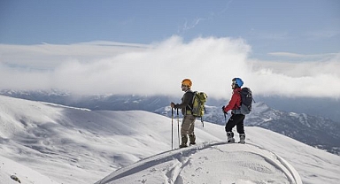 Zirve tırmanışları kış turizmini canlandırıyor