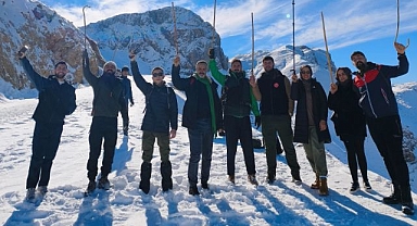 Zirveye zorlu tırmanış! 