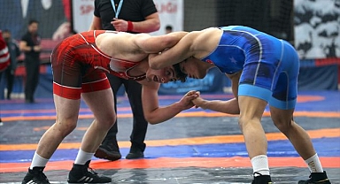  17 yaş altı güreş müsabakaları başladı