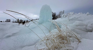 4 metrelik buz kütlesi oluştu!