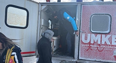 70 yaşındaki hasta paletli ambulansla hastaneye ulaştırıldı