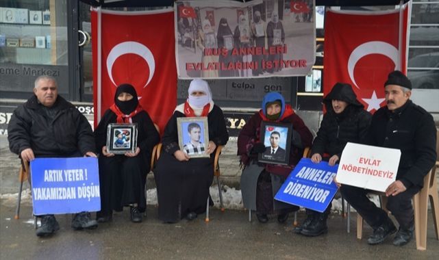 Aileler evlat nöbetini sürdürdü