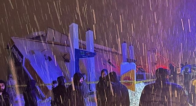 Akaryakıt istasyonunda çatı çöktü! Ortalık savaş alanına döndü