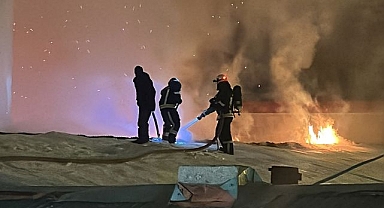 Alevler geceyi aydınlattı! 5 işyeri zarar gördü