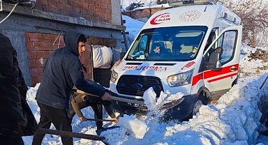 Ambulansa yol açmak için seferber oldular