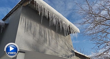 Buz sarkıtları tehlike saçıyor