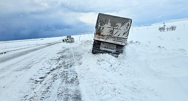 Buzlanma ve fırtına kazaları beraberinde getirdi