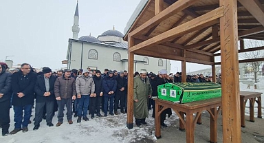 Çakmur’dan dayısına son görev