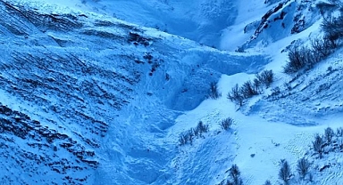 Çalışmalara ara verildi: Bölgede çığ tehlikesi sürüyor