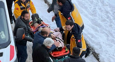 Çatıdan kopan buz öğrenciyi ağır yaraladı