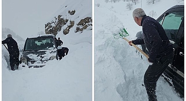 Çığ faciası son anda atlatıldı! Araçtaki aile ölümden döndü   