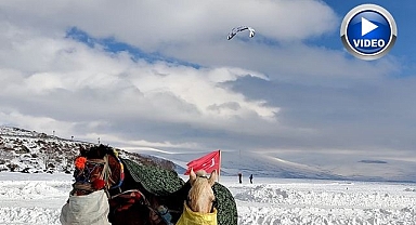 Çıldır Gölü'nde paraşütle uçma heyecanı