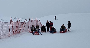 Çocuk Evleri Sitesi’nden çocuklara yarıyıl tatilinde kayak keyfi
