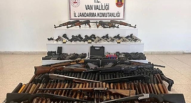 Çok sayıda silah parçaları ve mühimmat ele geçirildi