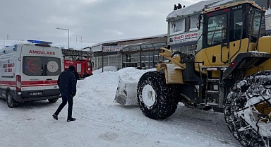 Çöken çatının altında kaldı!