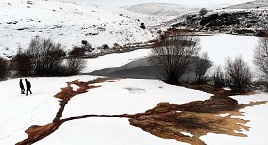 Doğal güzelliğiyle büyülüyor