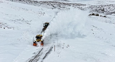 Doğu'nun yolları kapalı! Kar geçit vermiyor...