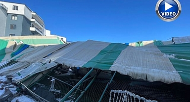 Düğün salonu olarak kullanılan halı saha çöktü 