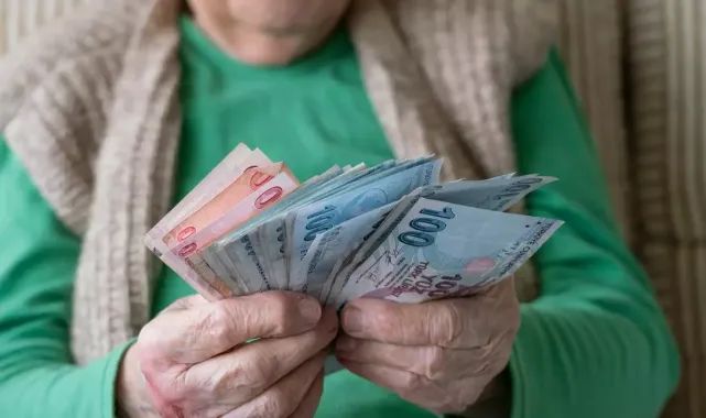 Emeklilerin zam farkları yarın hesaplarda 