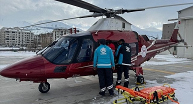 Erzurum'da 94 yaşındaki hasta ambulans helikopterle hastaneye yetiştirildi