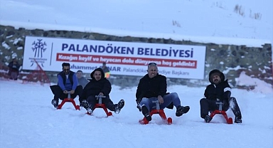 Erzurum’da gazeteciler kızak yarışında buluştu