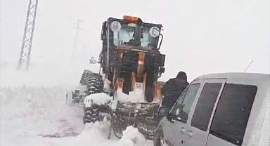 Erzurum'da kar mahsur bıraktı! 15 kişi böyle kurtarıldı