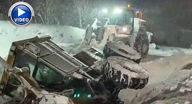 Erzurum'da kar temizleme aracı devrildi   