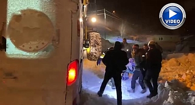 Erzurum'da kardan kapanan yolda zamanla yarış