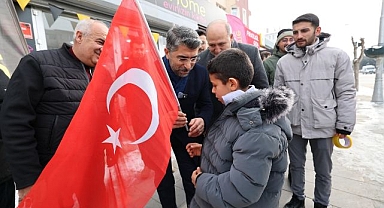 Erzurum kırmızı beyaza büründü
