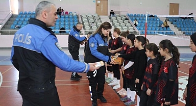 Erzurum polisinden çocuklara yönelik aktivite