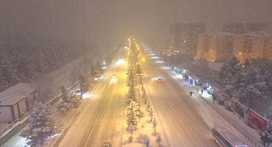 Erzurum yeniden beyaza büründü
