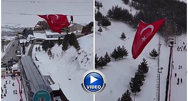 Erzurum zirvesinden bayrak mesajı!