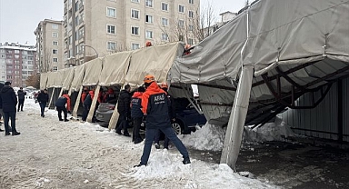 Garaj çöktü! Milyonluk araçlar altında kaldı