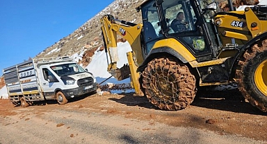 Göçerlerin imdadına iş makineleri yetişti