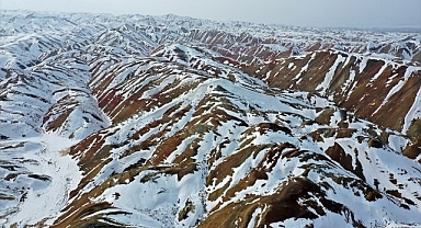 Gökkuşağı Tepeleri beyaza bürüdü