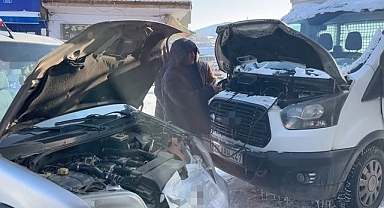 Hava buz kesti: Hareket halinde araçlar dondu!