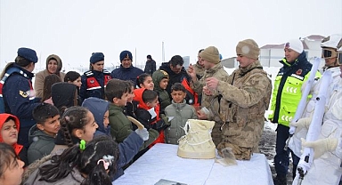 Jandarmadan çocuklar için kış etkinliği