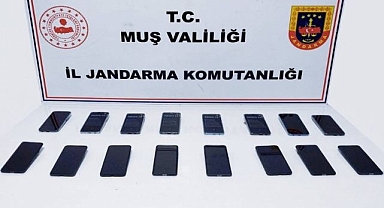  Kaçak cep telefonlara el konuldu