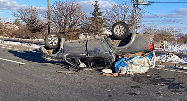 Kamyonet takla attı!