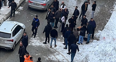 Kar kütlesi genç kızı hayattan kopardı!